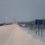 Saamen silta an der norwegisch-finnischen Grenze im Januar