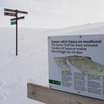Infotafel am Saana-Fjell in Kilpisjärvi im Winter