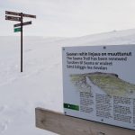 Infotafel am Saana-Fjell in Kilpisjärvi im Winter